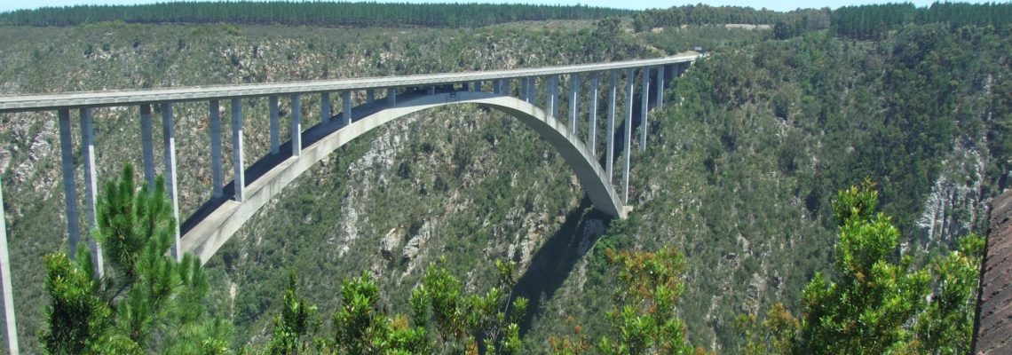 Bloukrans bridge worlds highest bridge - bungy jumps are made from.